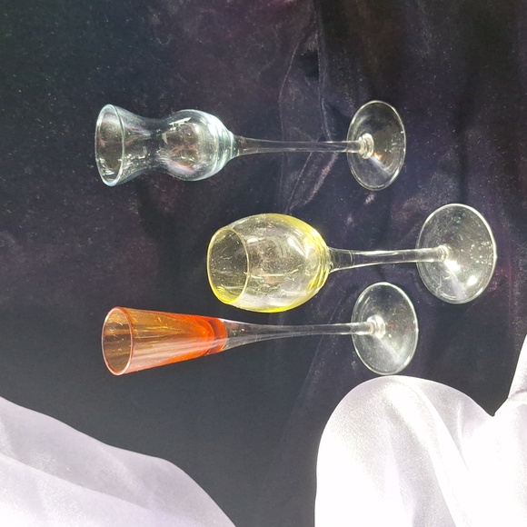 COLORFUL CORDIAL STEMMED GLASSES - Picture 2 of 12